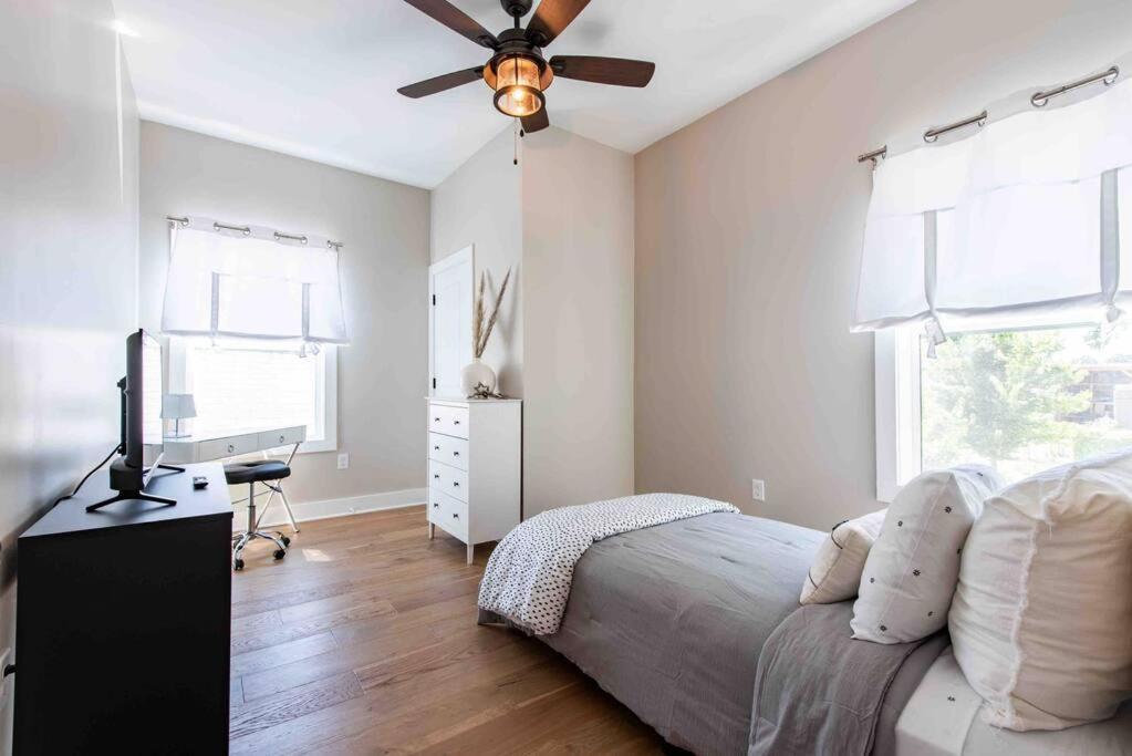 Newly Renovated 3 Bedroom Shelby Park Home **Free Parking** Louisville-Jefferson County Extérieur photo